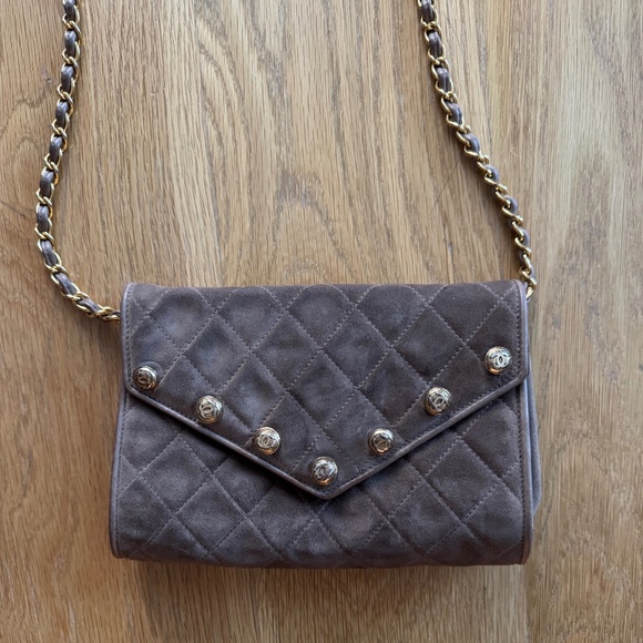 Authentic Chanel Crossbody Beige Suede Handbag, Vintage - Picture 8 of 11